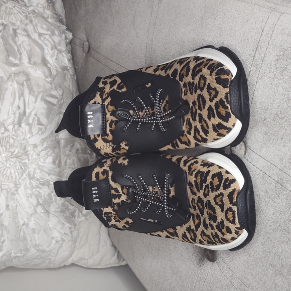 Steve Madden sneaker - Picture 2 of 6